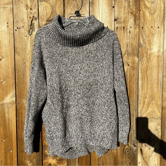 Sold Old Navy Cozy Gray Turtleneck Sweater - Picture 3 of 6